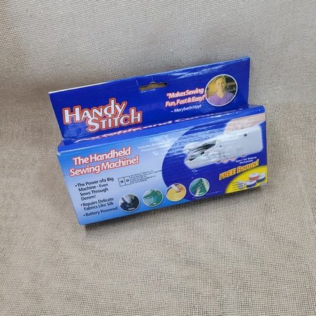 Maquina de coser portatil, 100 Bs.
