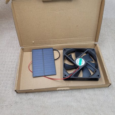 Ventilador con panel solar, 60 Bs.