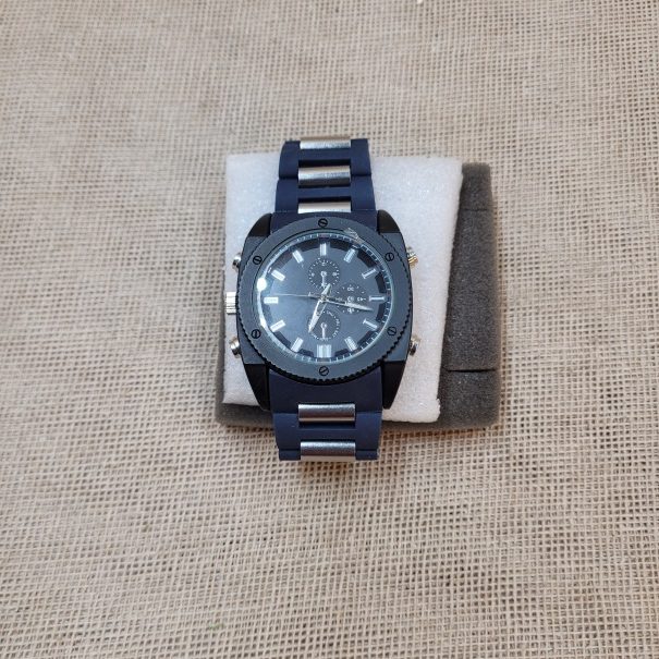 Reloj color negro juvenil, 100 Bs.