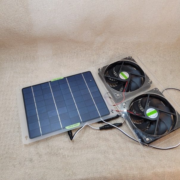 Panel solar con ventiladores, 130 Bs.
