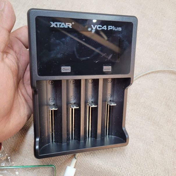Cargador universale de pilas  120 Bs.