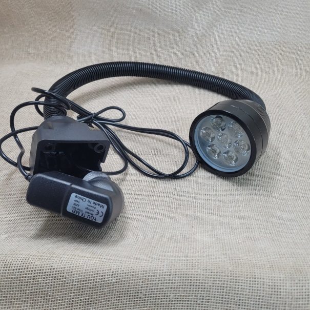 Lampara insdutrial para CNC, 290 Bs.