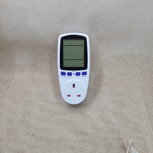 Medidor de consumo electrico, 100Bs.