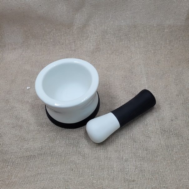 Mortero color balnco con silicona , 150 Bs.