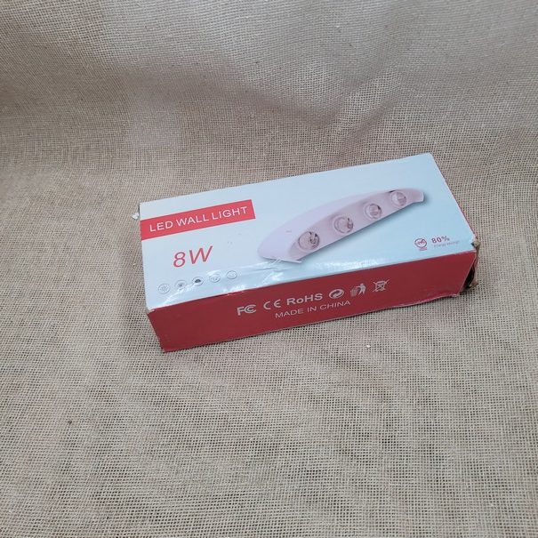 Luz exterior  led de 8 w, 120 Bs.