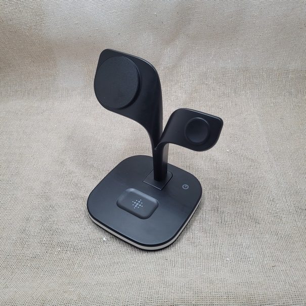 Cargador para iphone con magsafe 180 Bs.