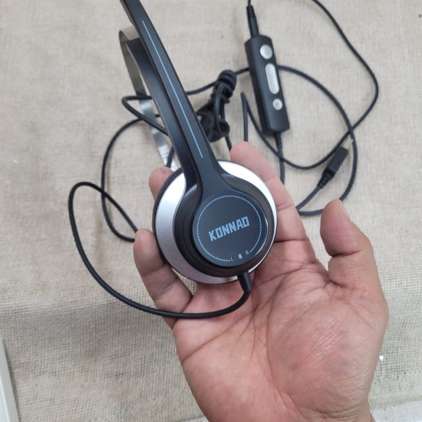 Audifono con tarjeta de sonido solo el lado derecho, 150 Bs